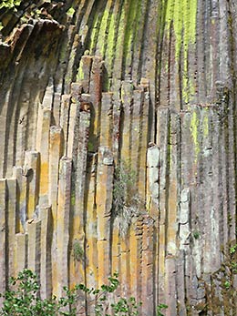 North Umpqua Trail columnar basalt wall